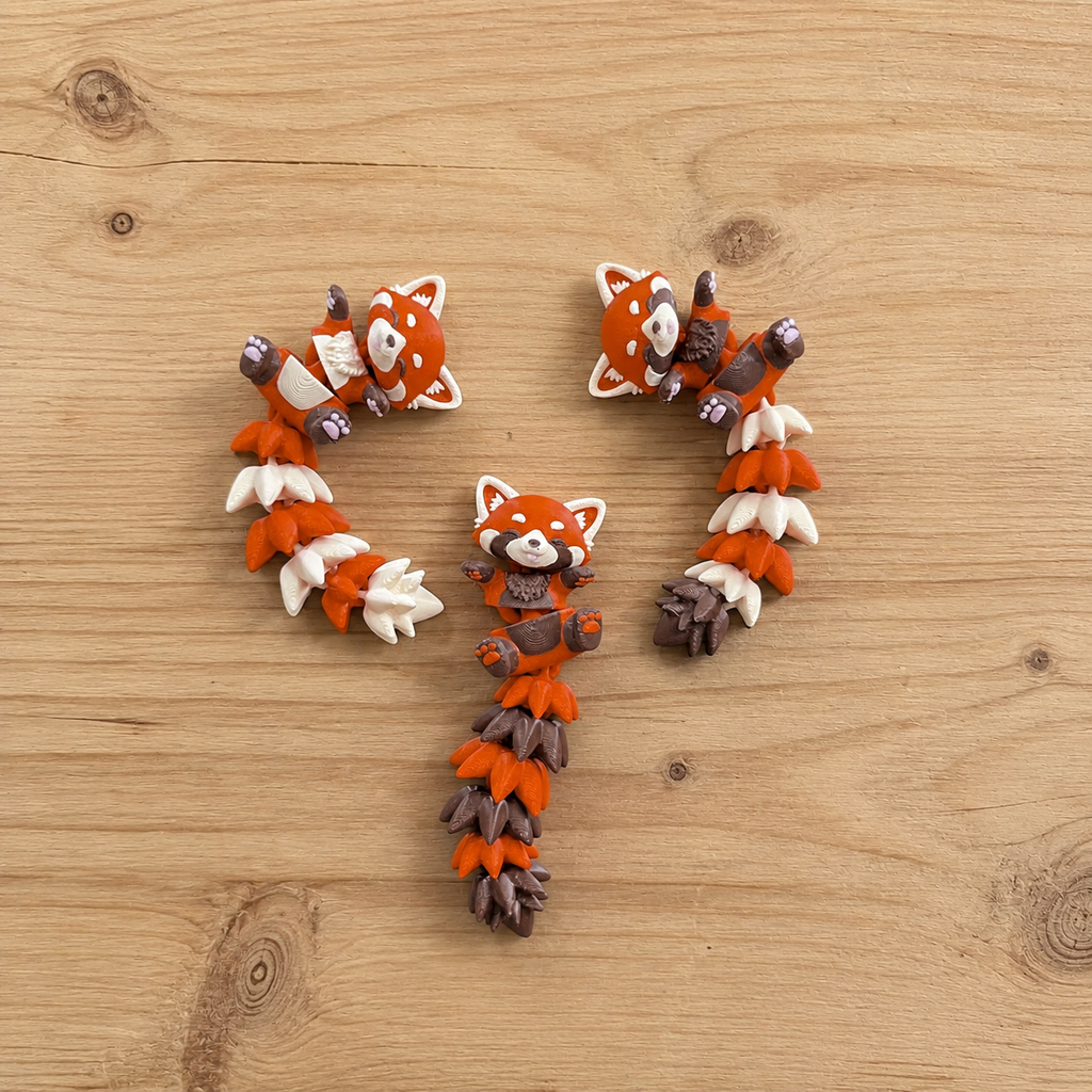 Fluffy Mascots™ Panda Rojo Articulado