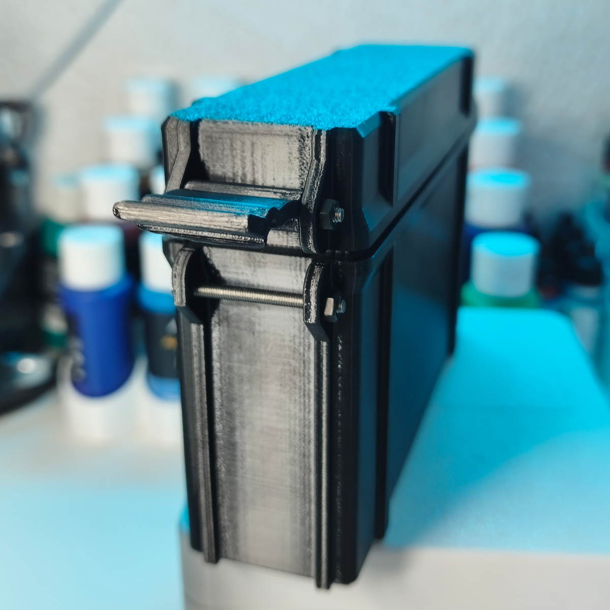 Caja para cartas Magic The Gathering impresa en 3D en color negro con acabado mate futurista