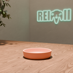 Plato para maceta impreso en 3D en color terracota con diseño minimalista y detalle grabado decorativo